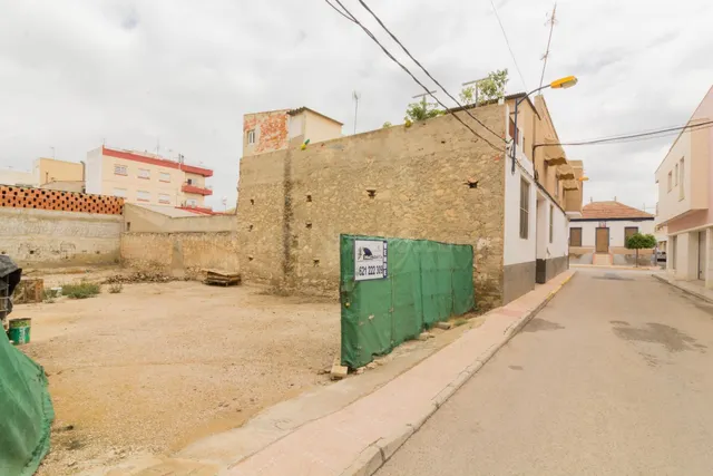 AMPLIO TERRENO URBANO EN SAN BARTOLOMÉ (ORIHUELA). — 2