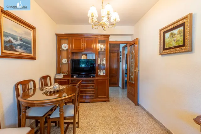 Amplia vivienda de 4 dormitorios con plaza de garaje opcional en Granada — 12