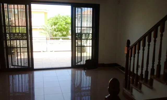 Villa 130m2 en El Madroñal con terraza y jardin — 2