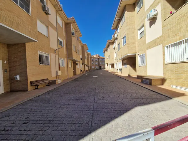 AOC VENDE PISO TOTALMENTE REFORMADO EN LOMINCHAR 2,HAB,2 BAÑOS, GARAJE Y TRASTERO. — 41
