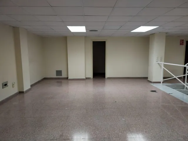 LOCAL comercial (200m2) en ALQUILER  zona PLAZA DE CREVILLENTE — 10