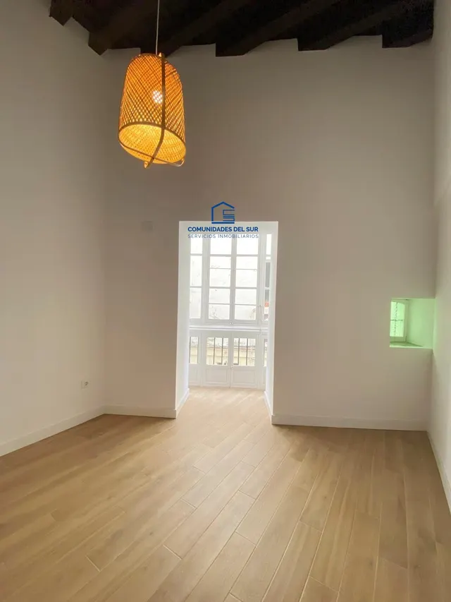 Moderno Piso Reformado en el centro de Cádiz — 9