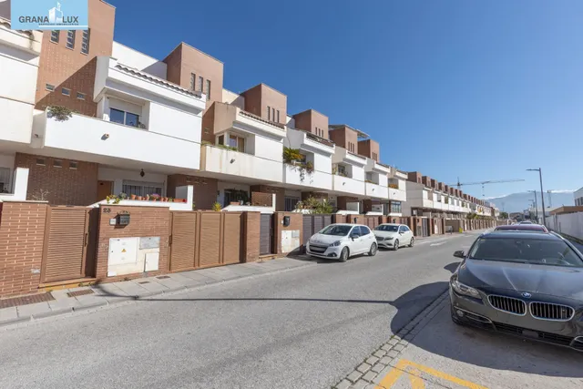 Casa Unifamiliar en Churriana de la Vega — 46