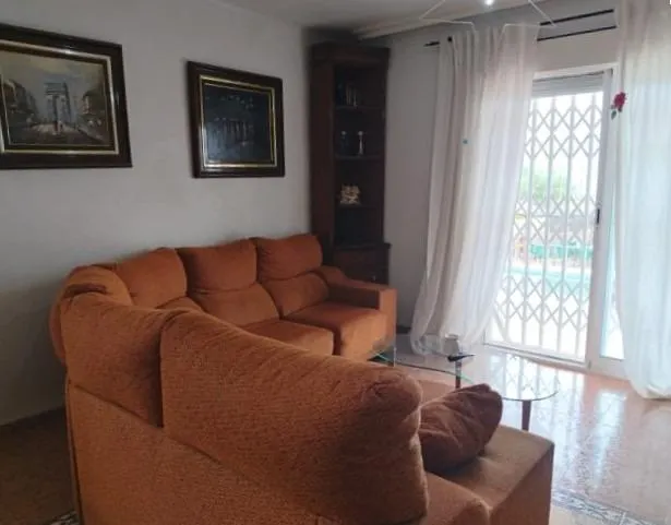 Chalet urbano con piscina privada, vistas al mar y amplias zonas deportivas — 29