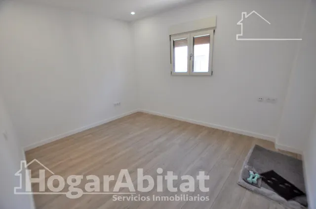 REFORMADO Y AMPLIO CON TERRAZA JUNTO AL AYUNTAMIENTO — 14