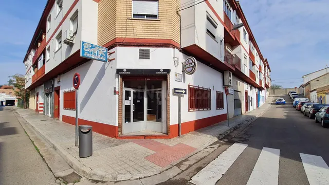 Local comercial 100m² en venta - Miralbueno