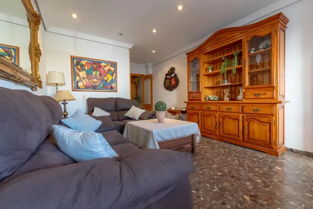 Piso de 3 dormitorios en Puerto de Estepona a 100 metros del paseo maritimo. — 16