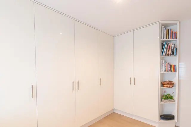 ¡Descubre el hogar de tus sueños en este espectacular chalet independiente! — 50
