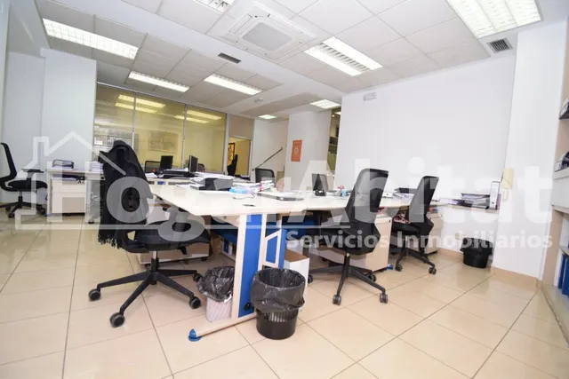 Despacho con varias oficinas en el centro — 2