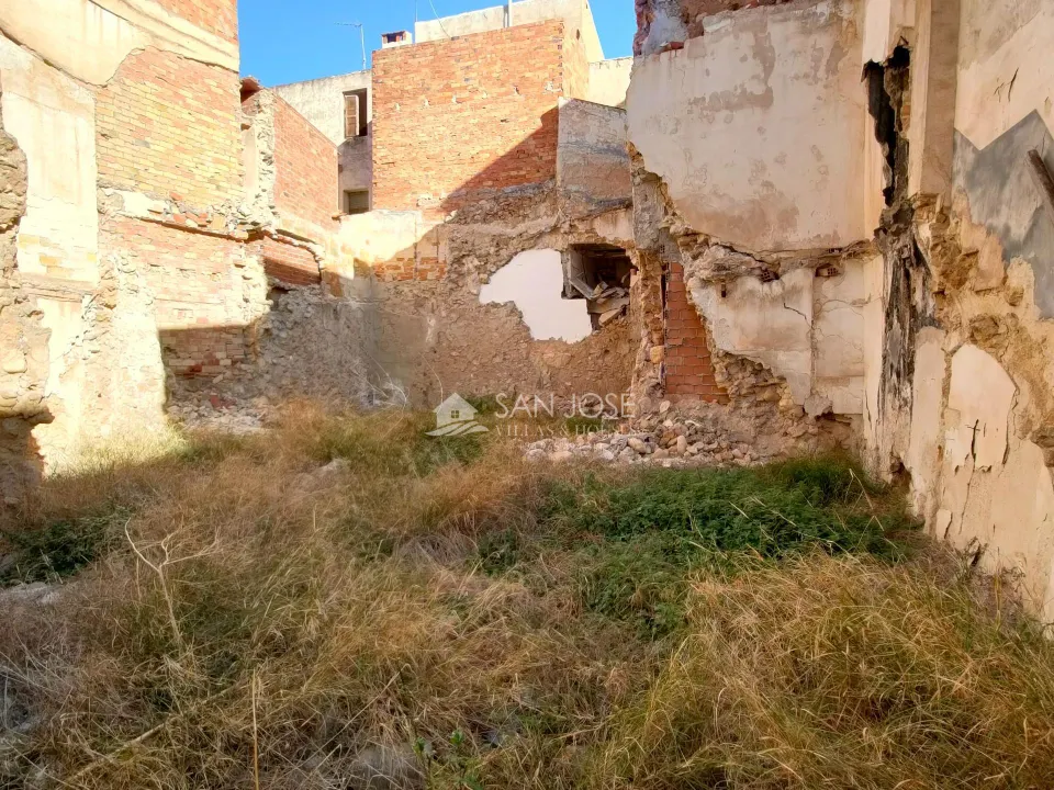 SE VENDE SOLAR URBANO EN PLENO CENTRO DE ASPE