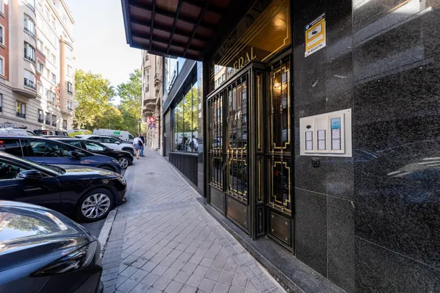 Exclusiva plaza de garaje junto al Retiro con montacoches — 12