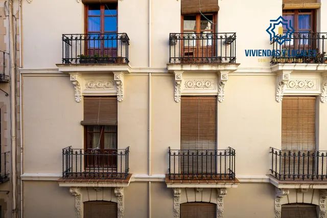 ATENCIÓN INVERSORES. Edificio comercial en pleno centro de Granada, entre Puentezuelas y Alhóndiga — 41