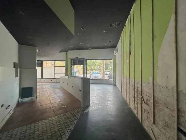 LOCAL COMERCIAL EN VENTA, AVDA. REINA VICTORIA EUGENIA — 10