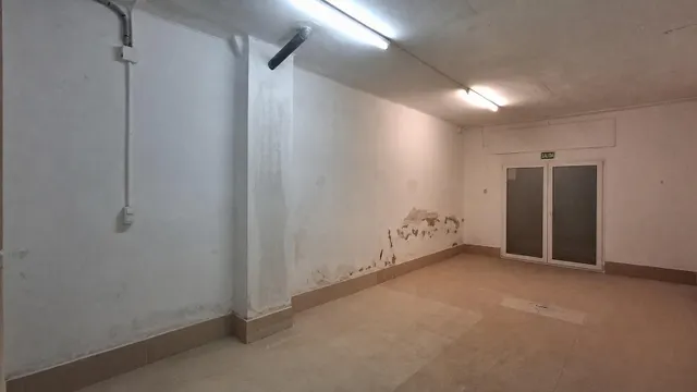 Bajo comercial en alquiler de 96 m2 situado muy cercano a la Plaza del Pueblo de Paterna. — 19