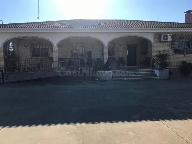 HIPOTECABLE - GRAN PARCELA CON 2 CASAS, VARIAS NAVES, UNA PA - foto 2