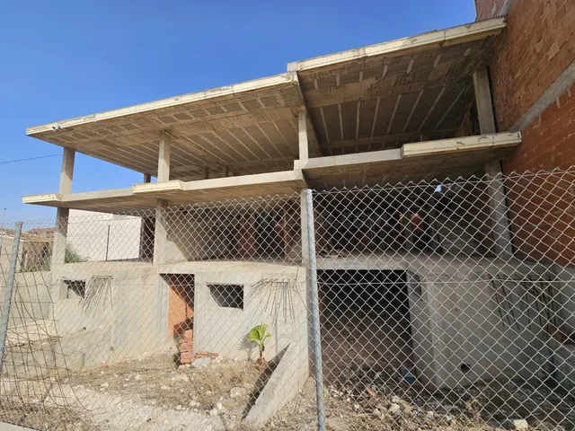 TRIPLEX EN CONSTRUCCIÓN EN EL CENTRO DE FUENTE ÁLAMO — 2
