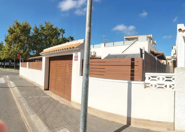Chalet de lujo 2hab nueva Torrevieja con solarium y garaje — 34