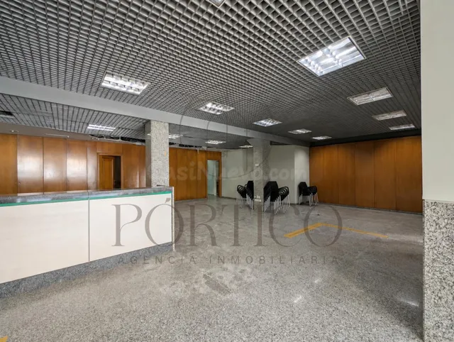 Amplio local comercial con gran visibilidad y escaparate acr - foto 3