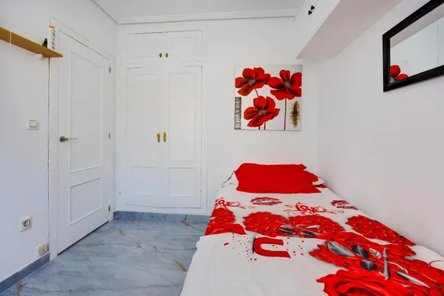 Bungalow planta alta reformado, en residencial con piscina comunitaria — 17