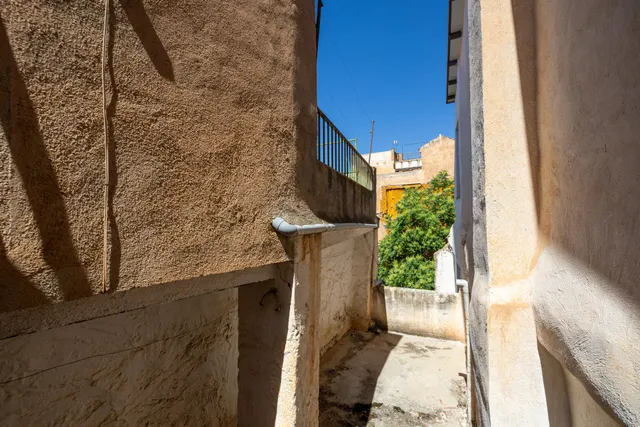 Casa para reformar en el centro de Lanjarón con gran potencial de inversión — 45