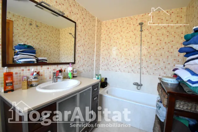 SEMINUEVO, AMPLIO Y LUMINOSO CON TERRAZA Y JACUZZI — 32