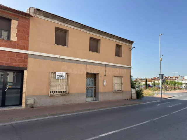 Se vende casa ubicada en el centro de la pedanía de Guadalup