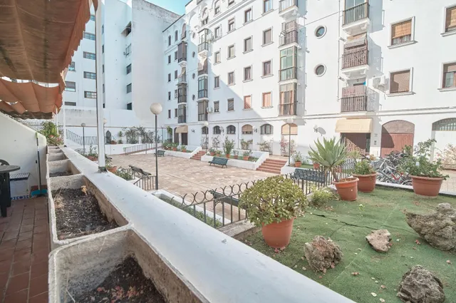Zona Puertas de Sevilla. Vivienda con amplia terraza de 15 m2. — 5