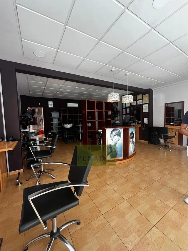 Local comercial muy bien ubicado — 4