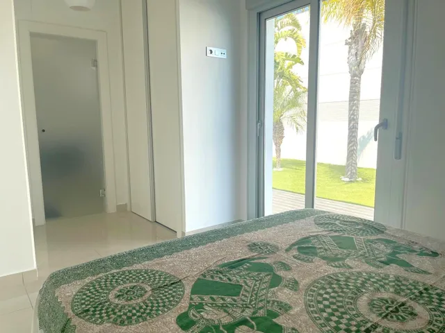 Excepcional Villa en Pilar de la Horadada: Lujosa Villa de una Planta con Licencia Turística — 48