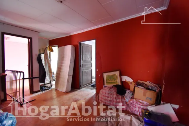 ¡ECONOMICA! AMPLIA CASA CON TERRAZA Y CON MUCHAS POSIBILIDADES — 22