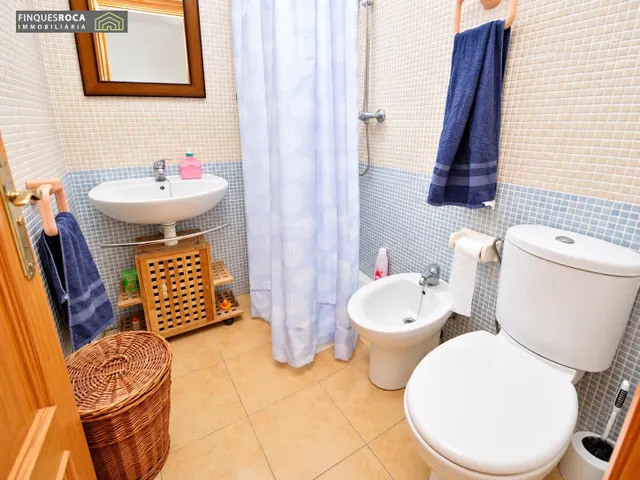 Preciosa Casa Unifamiliar Adosada, para entrar a Vivir de 2 Dormitorios, Baño, Cocina-Comedor-Estar, Terraza, Piscina Comunitaria y Vistas al Mar — 10
