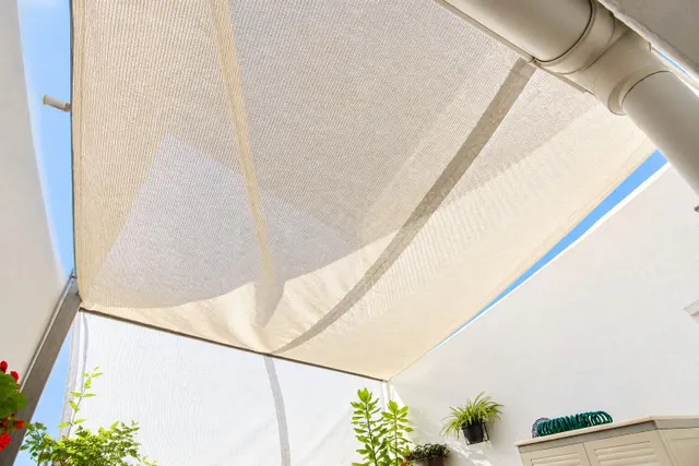 En venta casa pareada de 4 habitaciones, con patio y terraza, barriada las flores — 23