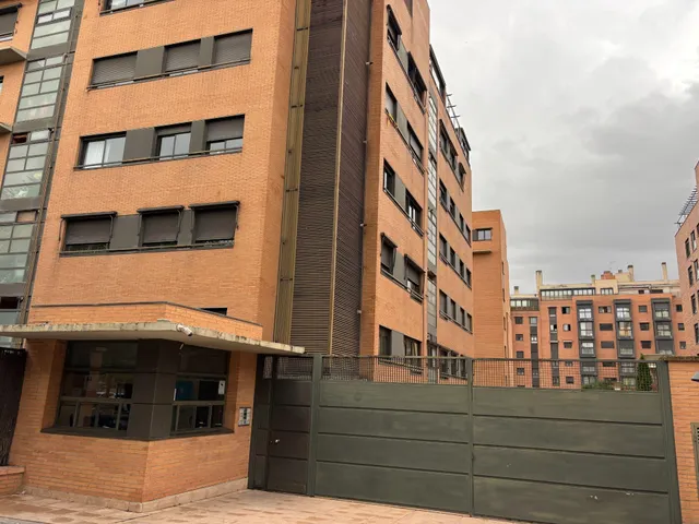 Piso EXTERIOR de 3 DORM con 2 plazas de garaje y piscina en Sanchinarro — 32