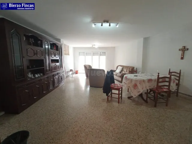 SE VENDE AMPLIO PISO EN PONFERRADA - foto 3