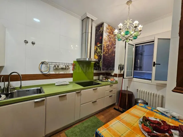 SE ALQUILA habitación AL LADO DE PLAZA MAYOR - foto 5