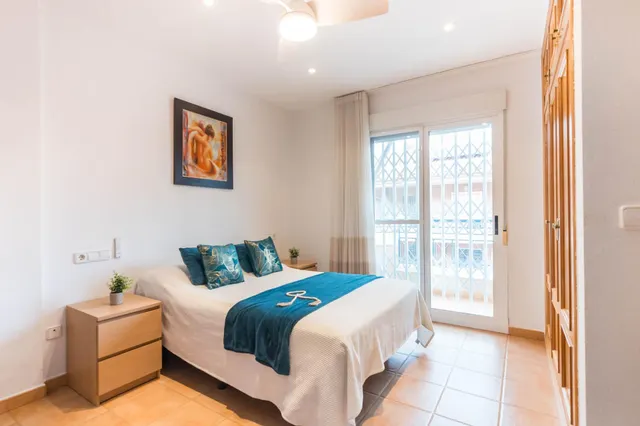 Dúplex amplio de 5 dormitorios con patio, terraza y buhardilla en San José de la Montaña — 32