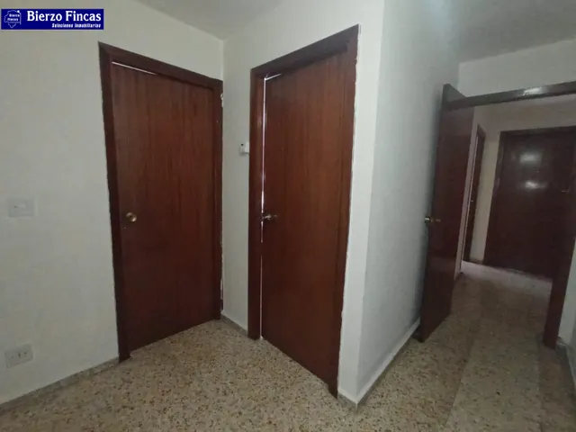 SE VENDE AMPLIO PISO EN PONFERRADA — 33