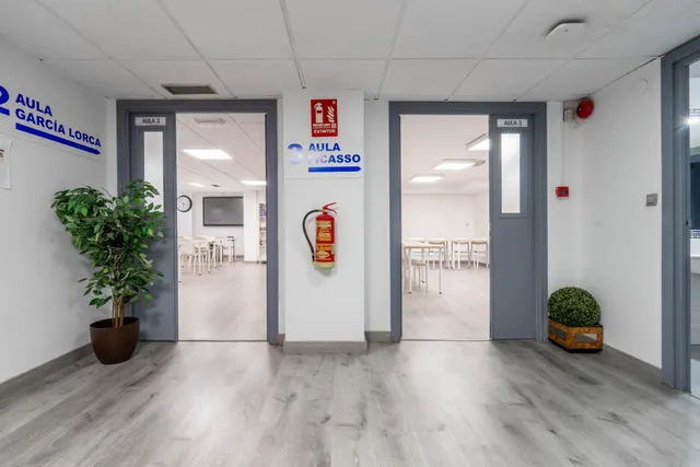 Venta de amplio y funcional local en zona inmejorable (avda. madrid) - Granada — 21