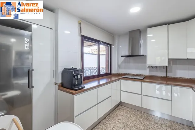 Amplia casa de 182 m2 con patio, gran sótano y a menos de 5 minutos del metro — 6