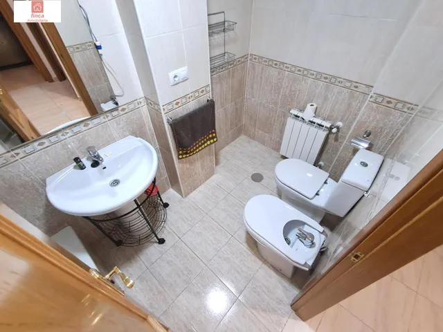ALQUILER EN MONTIJO DE PISO AMUEBLADO CON ASCENSOR Y GARAJE, CALEFACCIÓN, SPLIT DE AIRE EN SALÓN, LUMINOSO Y CERCA DEL CENTRO — 6