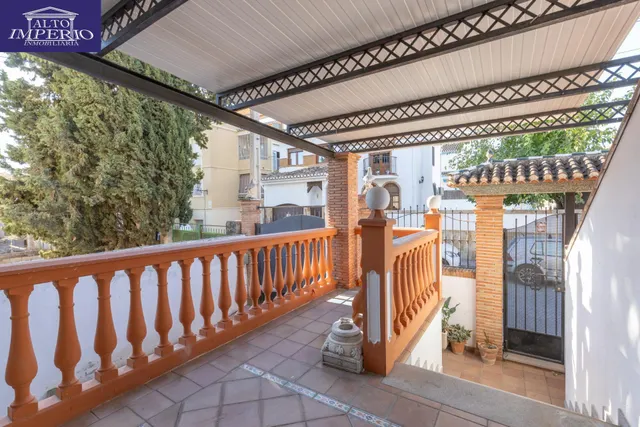 Casa adosada con terraza, vistas a Granada y Sierra Nevada, garaje y sótano — 50