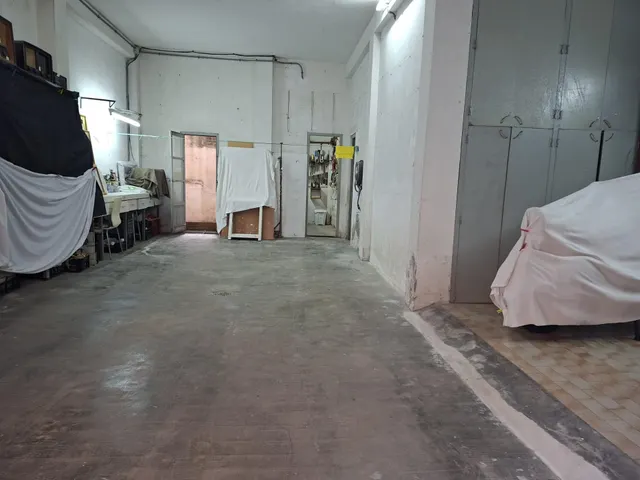 Local comercial situado en Gandia rodeado de colegios, zonas de paso parques.... — 4
