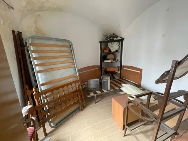 CASA EN ESQUINA EN CASAS DE DON ANTONIO — 28