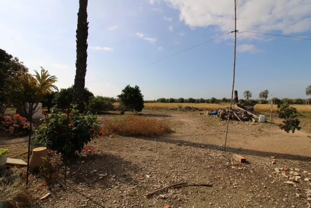 SE VENDE CASA DE CAMPO CON 42.000 M2 DE PARCELA. — 46