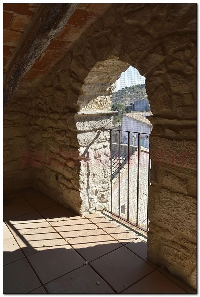 CASA DE PIEDRA ESQUINERA DE 257 M2 PRCTICAMNTE REFORMADA DE PIEDRA, 3 DORMITORIOS SUITES. — 41