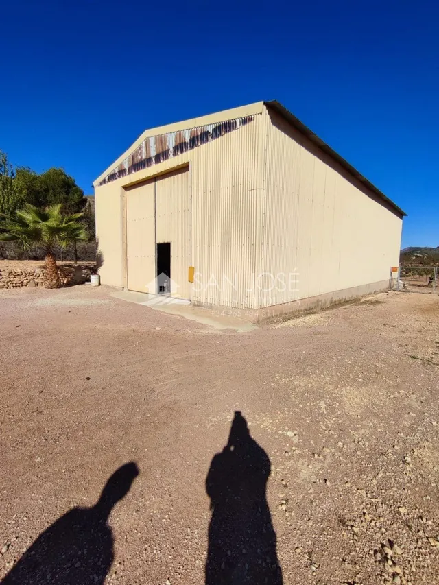 SE VENDE NAVE INDUSTRIAL EN LA ROMANA, SITUADA EN LAS CUEVAS - foto 2