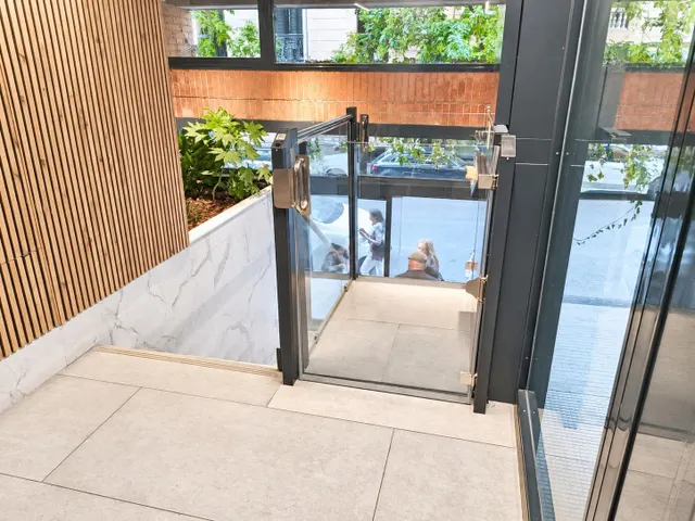 Luminoso piso con dos terrazas para reformar en Andrés Mellado, en excelente finca con portero y ascensor — 13