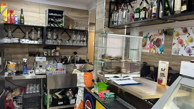 Se vende local comercial en pleno centro de Antequera — 11