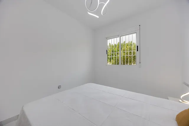 Planta baja de dos dormitorios, totalmente reformada y con piscina comunitaria — 16