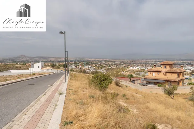 Terreno urbano de 750 m2 en Altos de La Zubia. Parcela 17, manzana M — 12